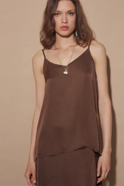 Blusa sin mangas con toque satinado - Togetherland BSB