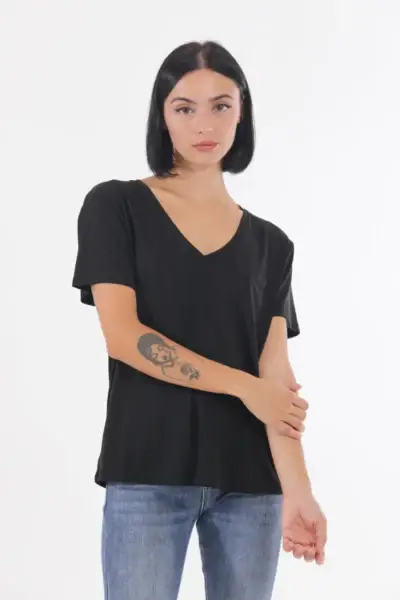 Camiseta Cuello Pico Mimi Mua