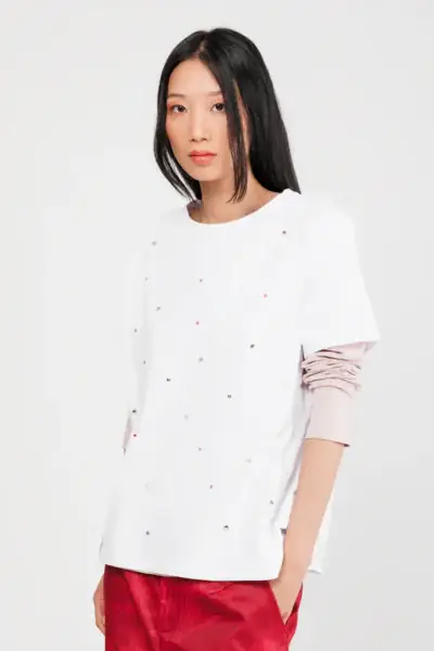 Camiseta manga corta blanca con tachuelas Anekke