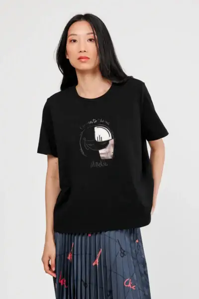 Camiseta manga corta negra con detalles plata y bronce Anekke